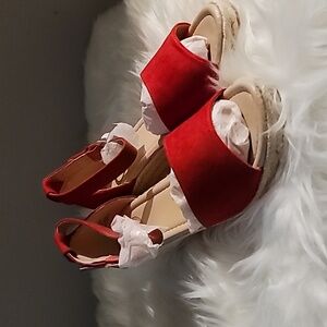 267) Journee Collection Women's Keana Wedge Sandal size 7